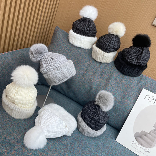 Gorro de Invierno Cálido con Pelaje de Visón y Pompón de Zorro