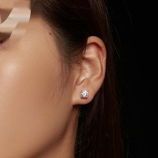 Aretes de Plata Esterlina S925 con Baño de Oro Blanco y Cuatro Garras - Image 2