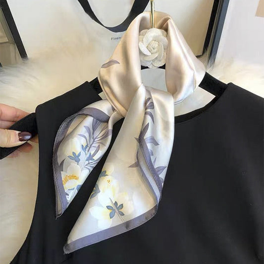 Pañuelo de Seda Beige Cuadrado para Mujer - Versátil y Fácil de Combinar - Image 2