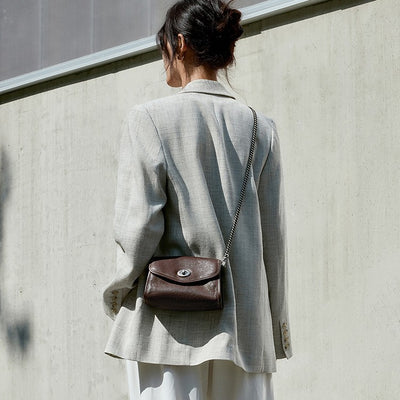 Bolso Mensajero de Cuero con Cadena para Mujer - Image 3