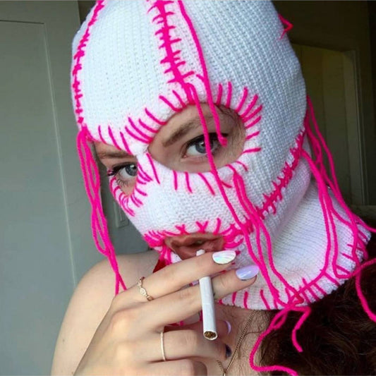 Gorro Tejido a Mano con Líneas de Colores Vibrantes