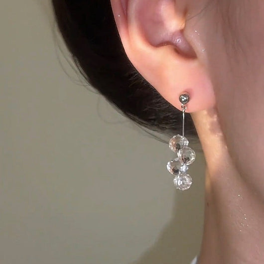 Aretes de Cristal con Borla Plateada - Diseño Minimalista y Elegante - Image 3