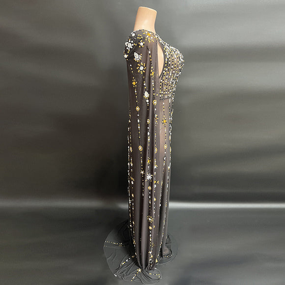 Vestido de Noche Largo Negro Brillante con Detalles de Diamantes