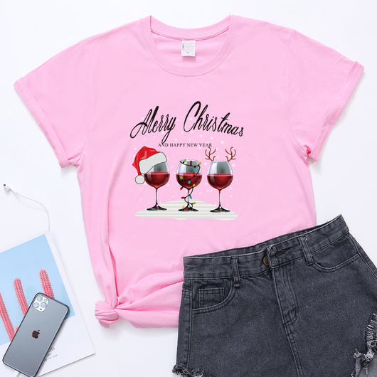 Playera Navideña con Estampado de Tres Copas de Vino - Image 15