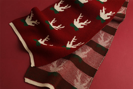 Bufanda Tejida Roja con Estampado de Reno y Copos de Nieve - Image 30