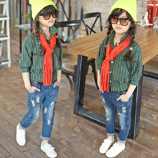 Jeans Holgados Infantiles con Rotos Modernos - Image 2