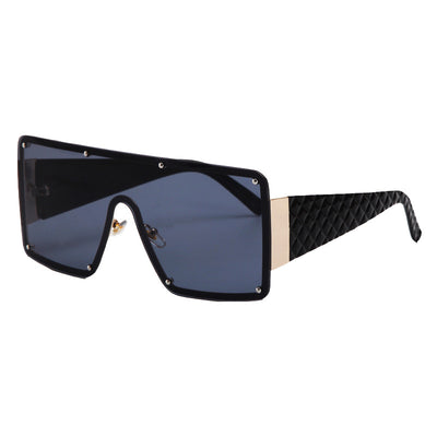 Oversized square frame sunglasses with brown gradient lenses and tortoise shell arms featuring a textured diamond pattern. - Image 7