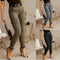 Calça Feminina Clássica de Cintura Baixa com Bolsos