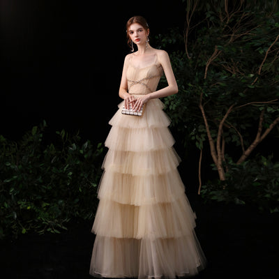Vestido de Noche Dorado sin Tirantes con Tiradores - Elegancia para Anfitrionas - Image 8