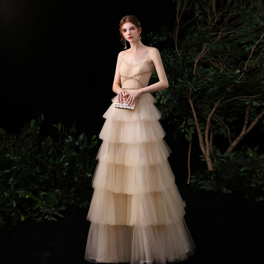 Vestido de Noche Dorado sin Tirantes con Tiradores - Elegancia para Anfitrionas - Image 8