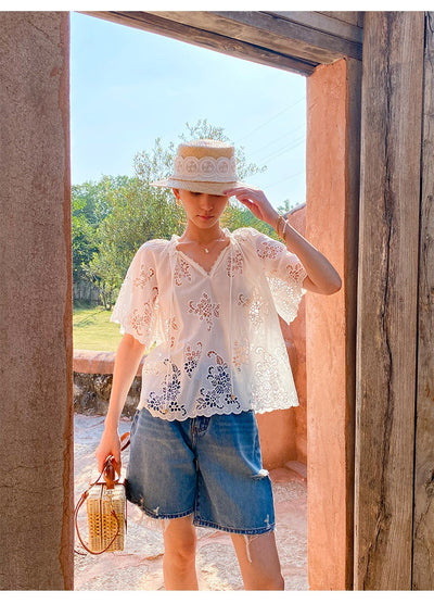 Blusa Blanca Estilo Francés con Encaje Bordado y Manga Corta - Image 12