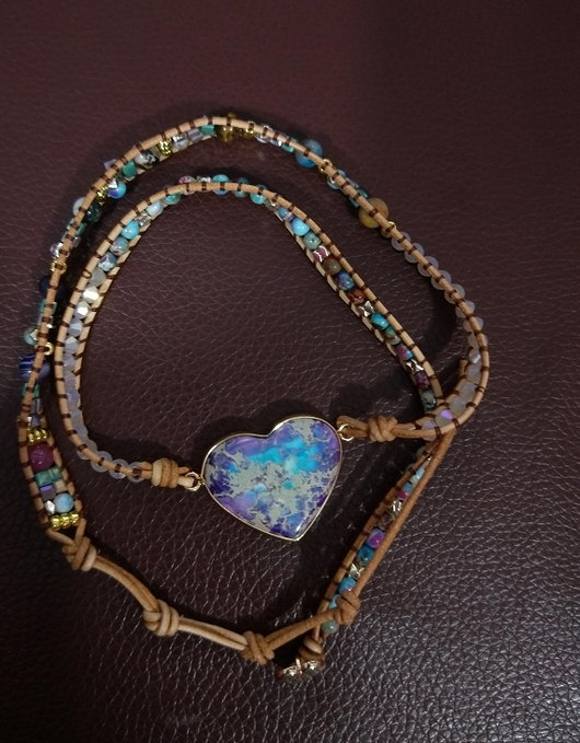 Pulsera Étnica Multicapa de Piedras Naturales con Trenzado y Detalles de Amor - Image 7