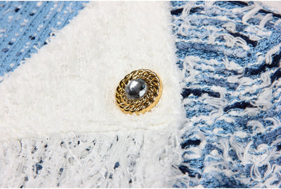 Abrigo Tweed Elegante con Cuello Vuelto y Detalle de Borla - Image 5