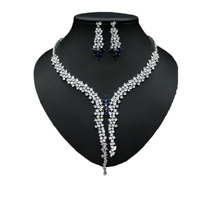 Conjunto de Aretes y Collar de Plata con Circonitas Incrustadas - Diseño Exagerado - Image 5