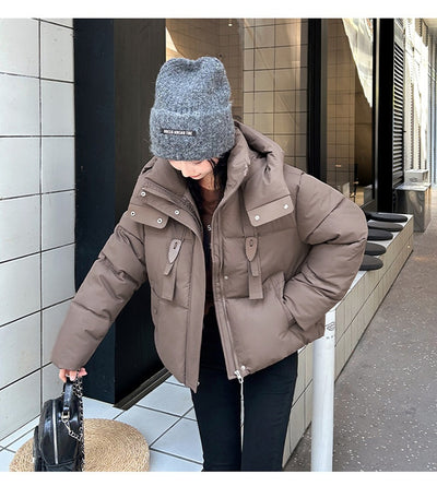 Chaqueta Corta Acolchada con Capucha para Mujer - Image 18