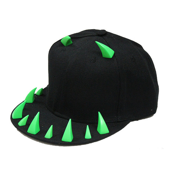 Gorra Hip Hop Punk con Visera Plana y Cuernos Metálicos