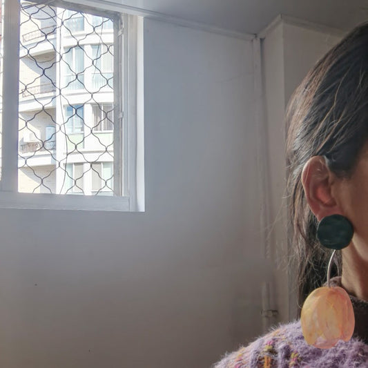 Aretes de Flor Tul con Cristales Grandes
