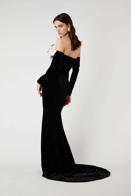 Vestido Largo de Terciopelo Negro con Cola Sirena - Image 9