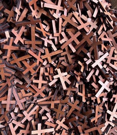 Colgante Ornamental Cruz de Madera Artesanal - Image 15
