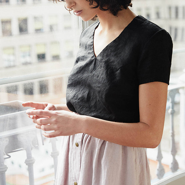 Camiseta de Lino Puro Cuello V Mujer - Diseño Minimalista
