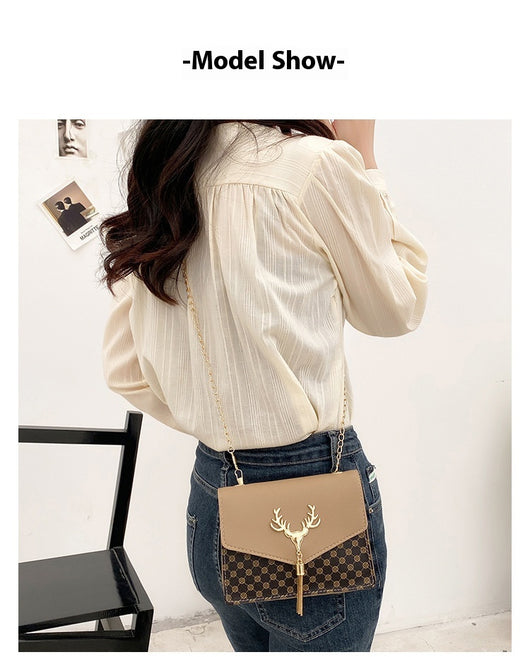 Bolso Crossbody Cuadrado Pequeño con Cadena y Detalle de Borla - Diseño Bicolor Elegante - Image 13
