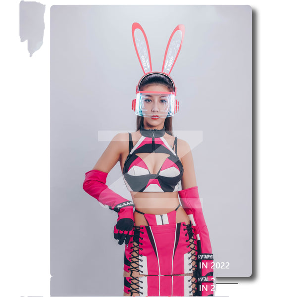 Traje de Cuero Europeo con Máscara LED Luminosa y Tecnología Virtual