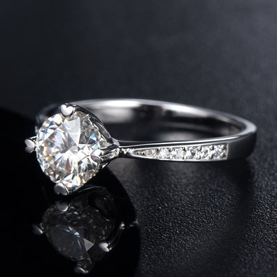 Anillo de Moissanita Clásico de Cuatro Puntas para Mujer - Image 7