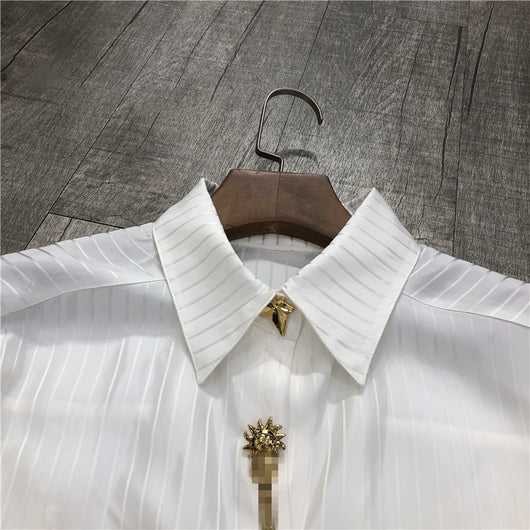 Blusa Blanca con Rayas y Logo Dorado en Acetato Imitación - Image 31