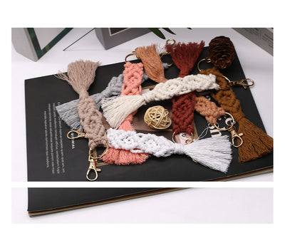 Llavero Tejido a Mano con Borla de Algodón - Colgante para Auto y Bolso - Image 11
