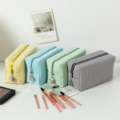 Bolsa de Cosméticos de Viaje con Rayas Bordadas - Image 34
