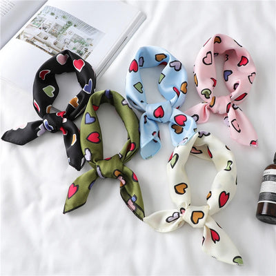Pañuelo de Seda Estampado Corazones - Foulard Cuadrado Multiuso para Mujer - Image 4