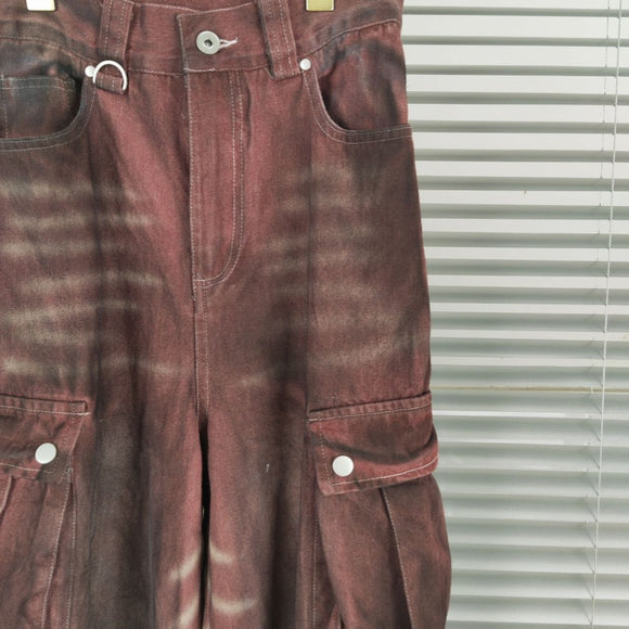 Pantalón Denim Rojo Óxido Ancho con Bolsillos Grandes y Efecto Desgastado