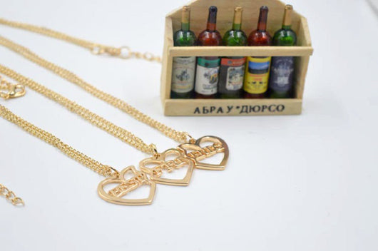 Collar Colgante Corazón Tres Pétalos Dorado - Joyería Elegante - Image 3