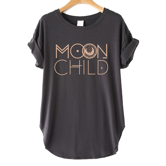 Playera Holgada Moon Child con Hombros Caídos y Estampado de Letras - Image 3