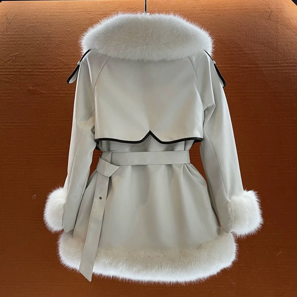 Luxury Women's Coat with Voluminous Fur Collar