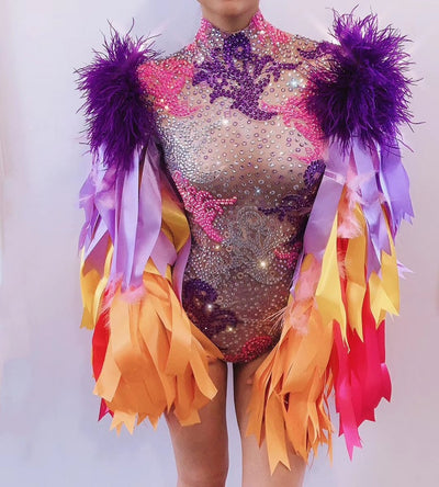 Traje de Presentación para Mujer con Diamantes y Cinta de Peluche - Image 9