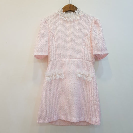 Vestido con Mangas Abullonadas, Encaje Perlado y Detalles de Madera - Image 3