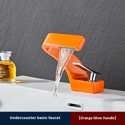 Grifo de Lujo Dorado con Cascada para Lavamanos - Agua Fría y Caliente - Image 12