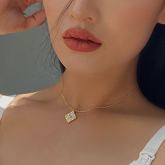 Collar de Trébol de Cuatro Hojas en Oro 18K Europeo y Americano para Mujer