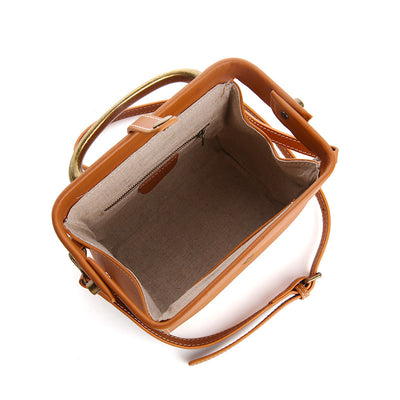 Bolsa Mensajera de Cuero para Mujer - Diseño Minimalista - Image 13