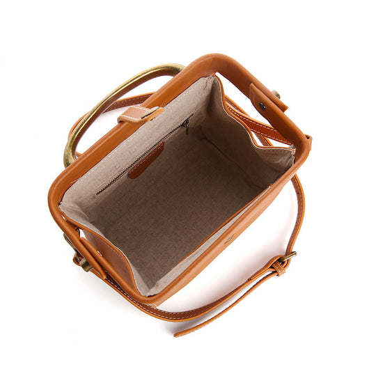 Bolsa Mensajera de Cuero para Mujer - Diseño Minimalista - Image 13