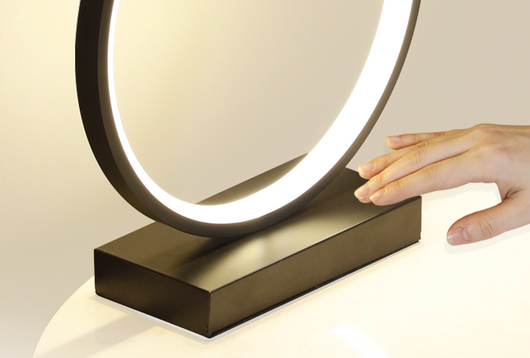 Lámpara de Mesa Nórdica para Dormitorio - Diseño Moderno Luxury - Image 5