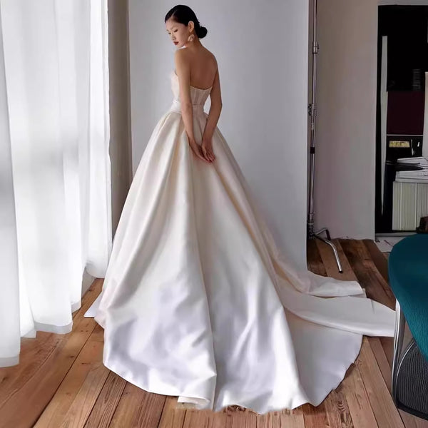 Vestido de Novia Hombro Descubierto Estilo Mori Elegante y Minimalista