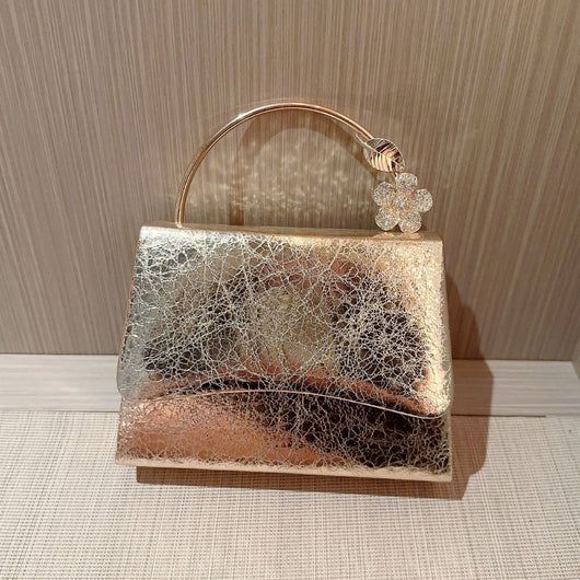 Bolso de Noche Elegante en Cuero Brillante con Solapa - Image 10