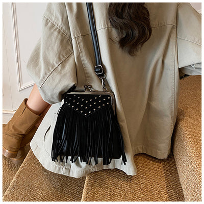 Bolsa Retro de Hombro para Mujer con Remaches y Borlas - Image 21