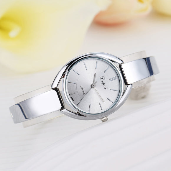 Reloj de Cuarzo Elegante con Cristales Incrustados