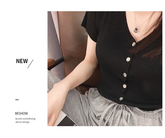 Conjunto Coreano Verano: Short Ajustado + Blusa Escote V - Image 9