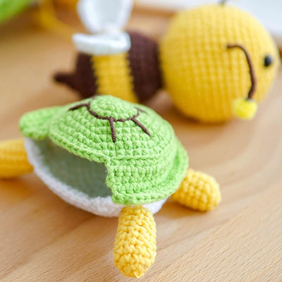 Kit DIY de Muñeca Abeja Tejida a Mano en Lana - Image 13