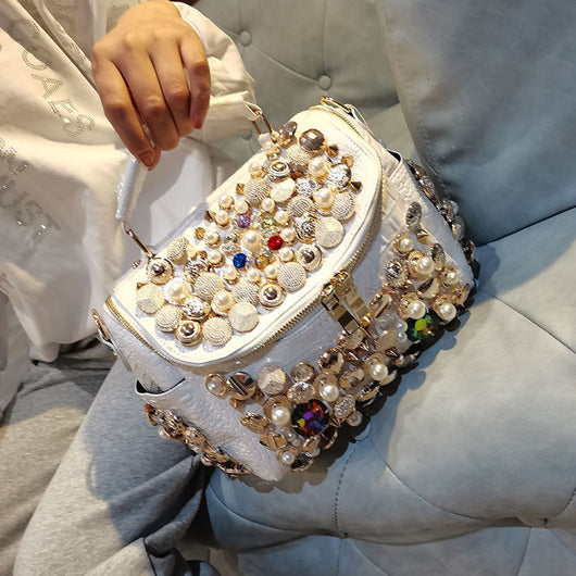 Bolso de Hombro Elegante con Remaches y Cristales Brillantes - Image 9