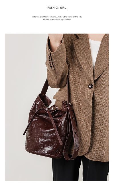 Bolso Bucket de Cuero con Patrón Texturizado y Asa Cruzada - Image 12